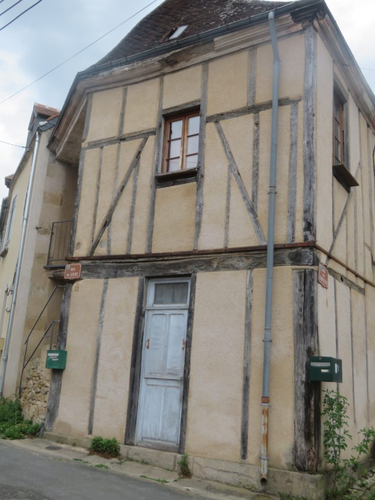 Rue étroite La Châtre  ( Berry)) - avril 2025- Tirage privé. 
