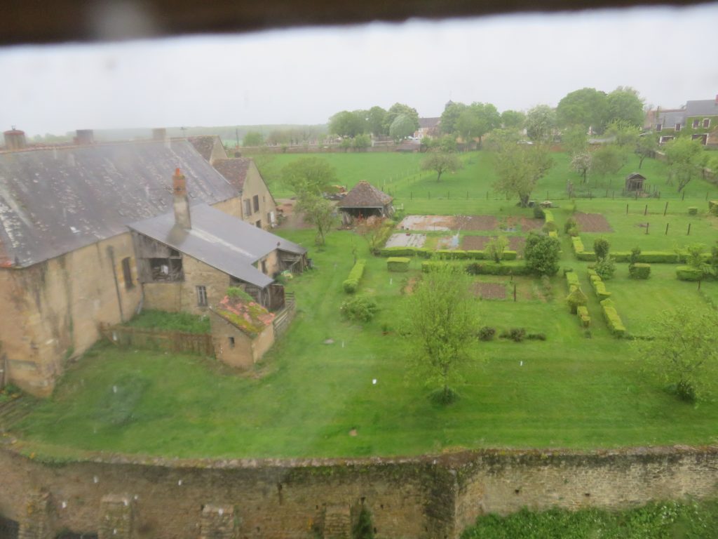 Ferme près du Château de Sarzay ( Berry) - avril 2025- Tirage privé.