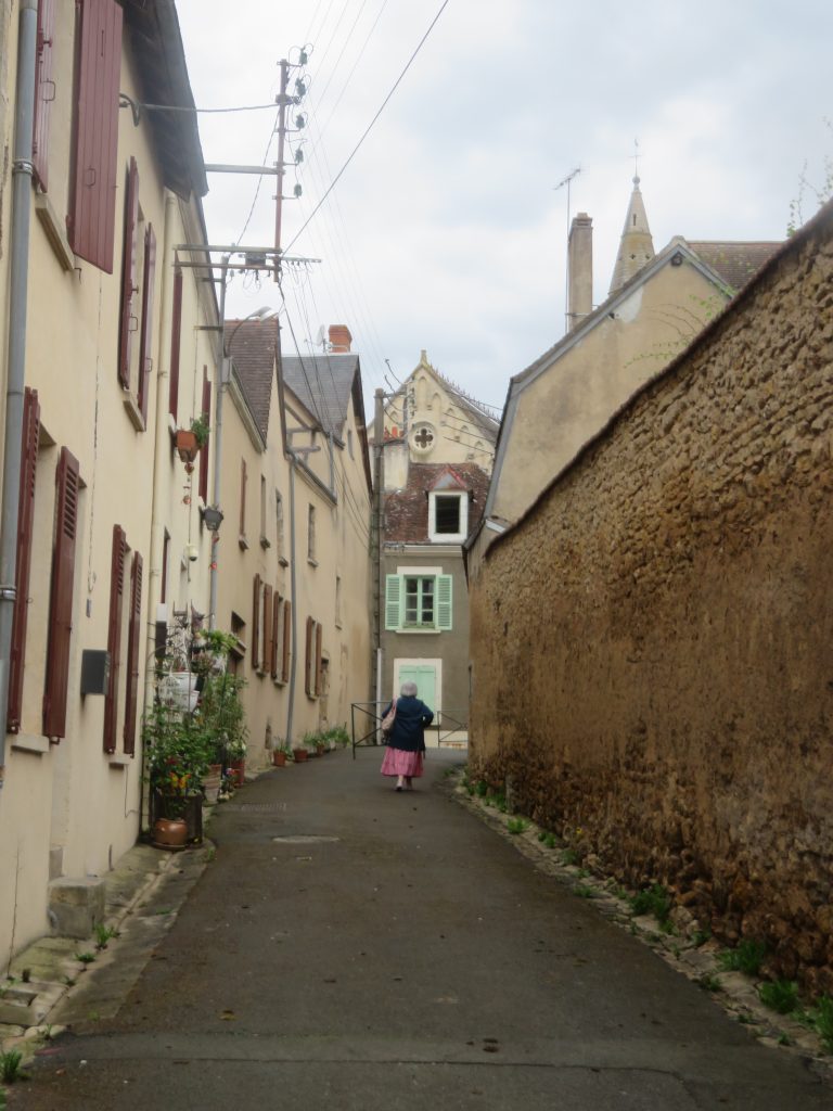 Rue étroite La Châtre ( Berry)- avril 2025- Tirage privé. 